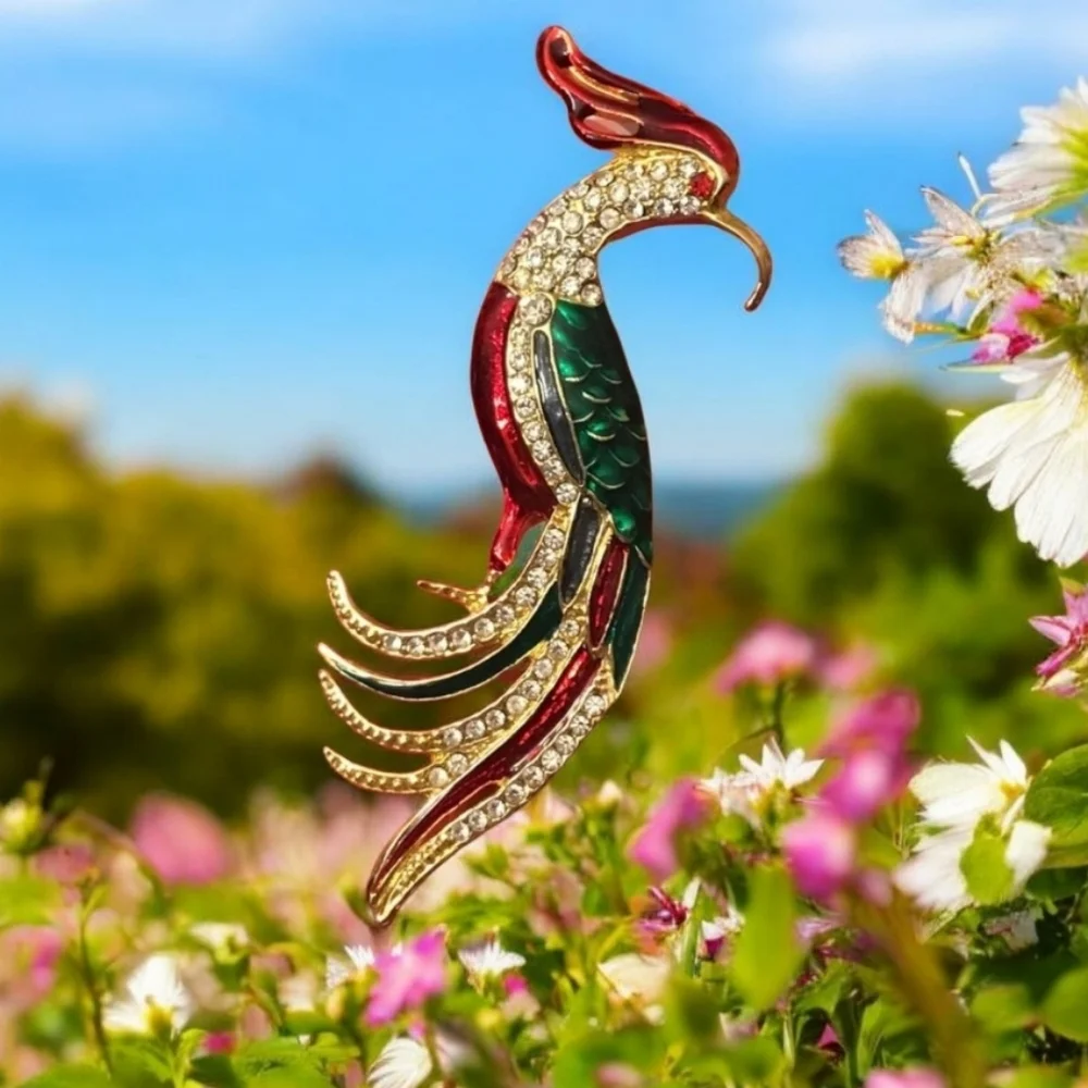 Vintage bird of paradise Gold Tones With Stones Stunning Piece.